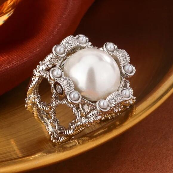 Sterling Silver Pearl Exaggerated Ring - Picture 4 of 10